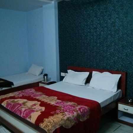 Oyo 15242 Hotel Rathi Palace ชัยปุระ ภายนอก รูปภาพ