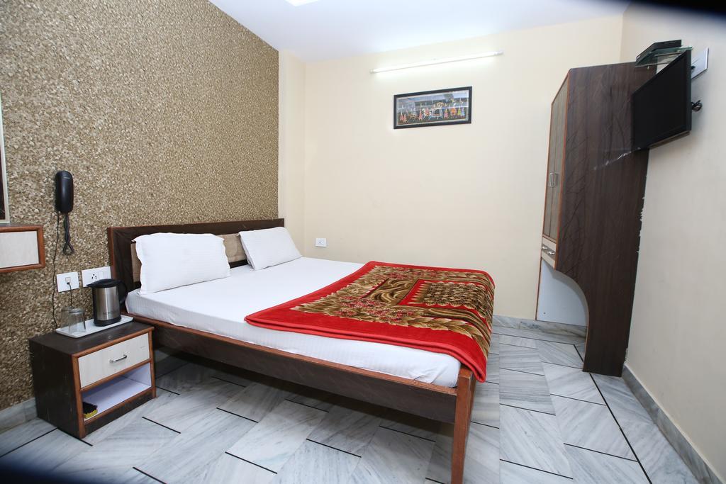 Oyo 15242 Hotel Rathi Palace ชัยปุระ ภายนอก รูปภาพ