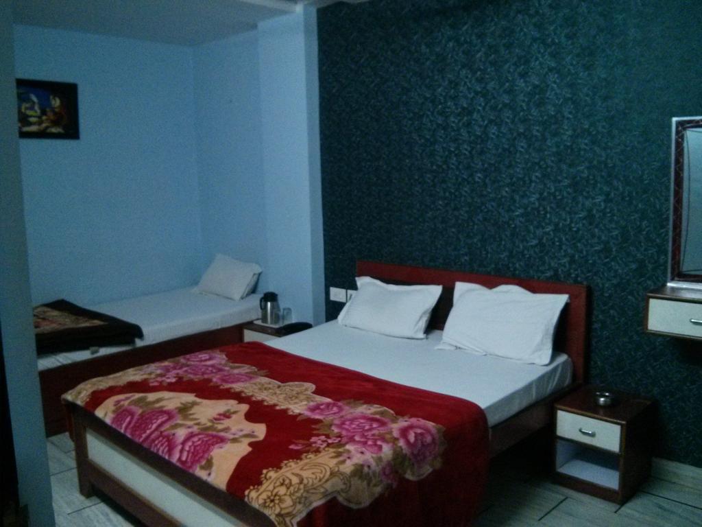 Oyo 15242 Hotel Rathi Palace ชัยปุระ ภายนอก รูปภาพ