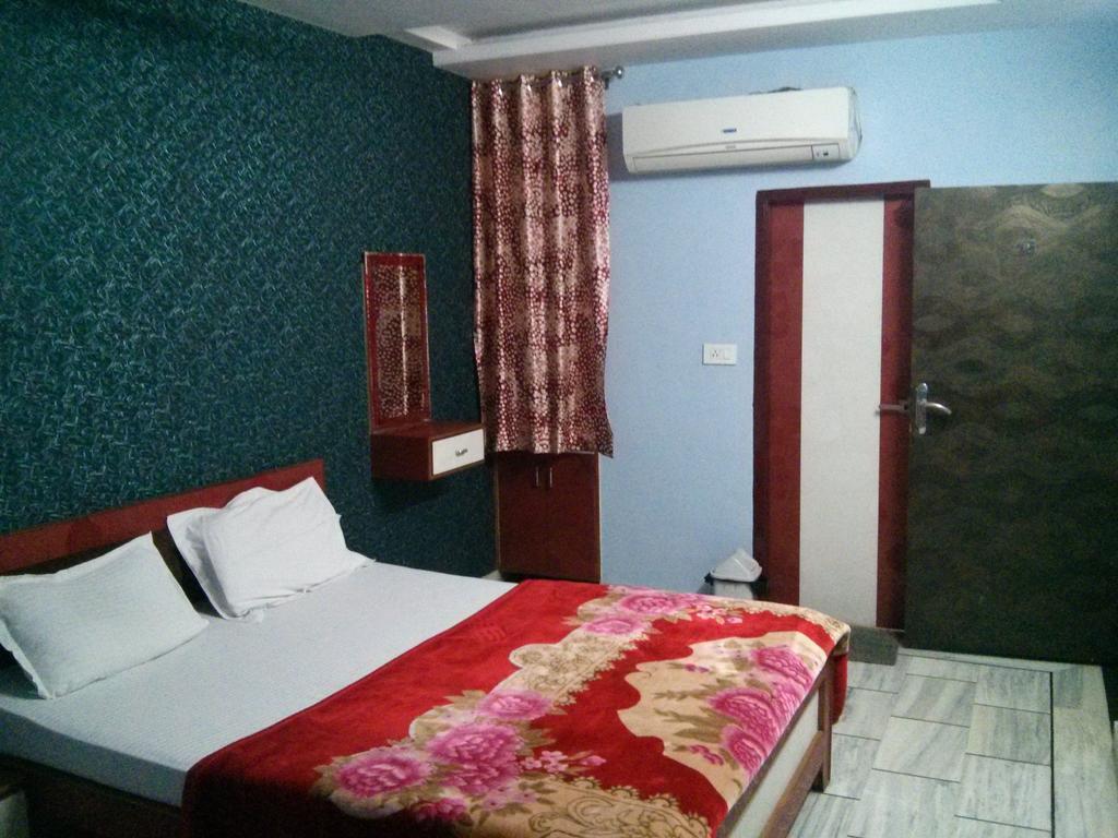 Oyo 15242 Hotel Rathi Palace ชัยปุระ ภายนอก รูปภาพ